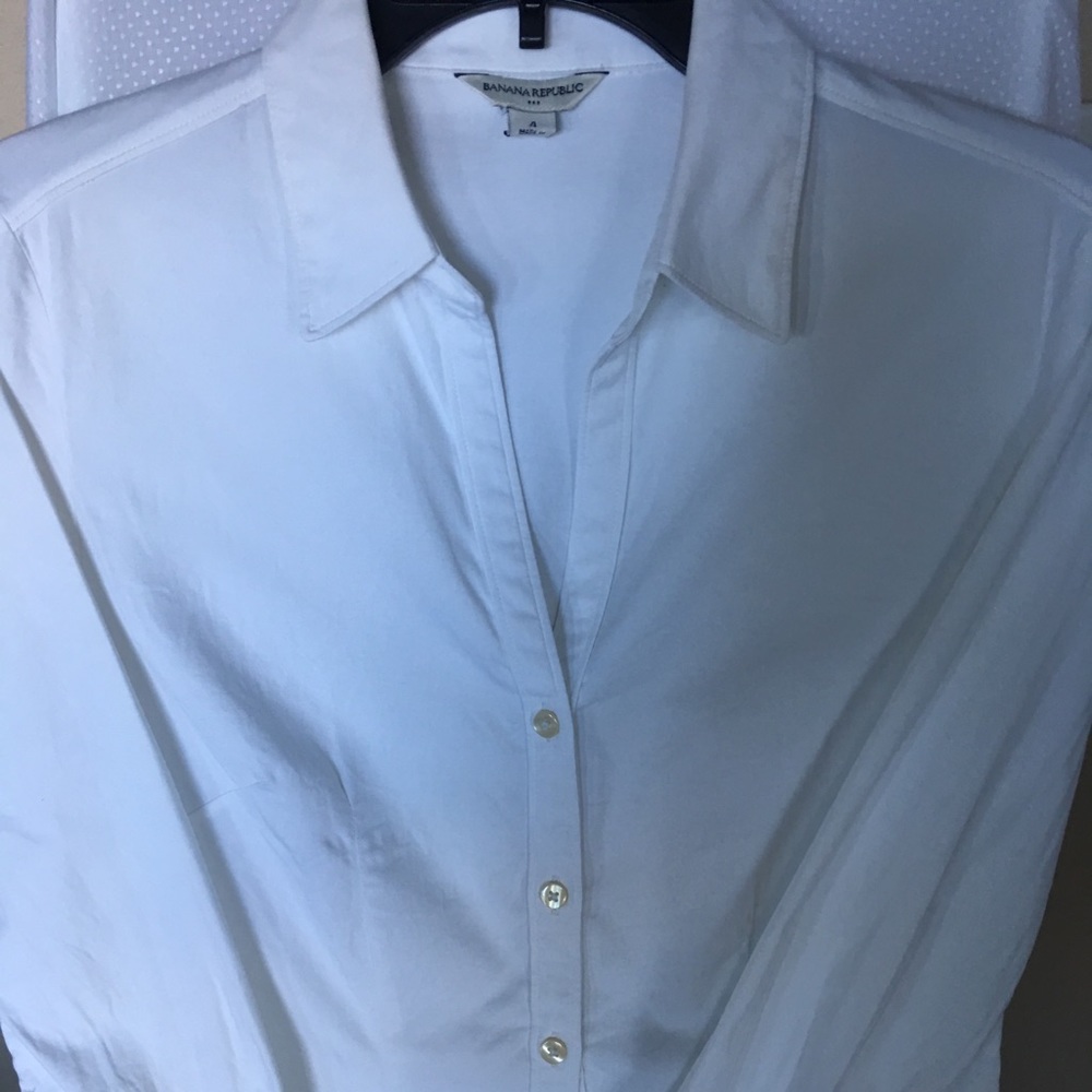 Women’s Banana republic button shirt.